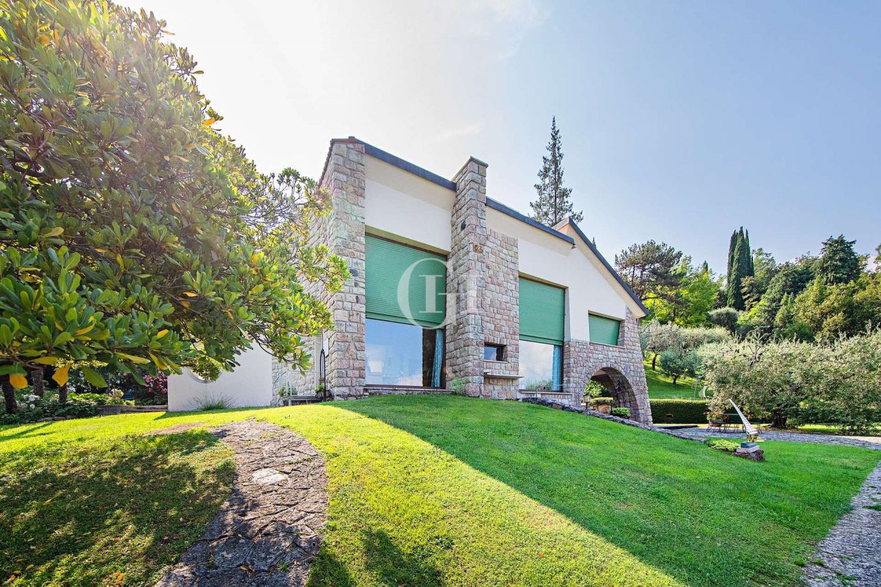 Вилла у озера Гарда, Италия, 250 м² - фото 9