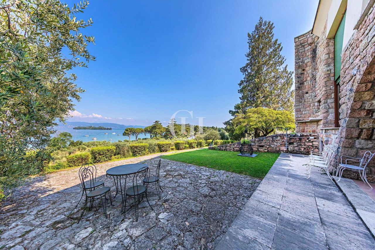 Вилла у озера Гарда, Италия, 250 м² - фото 16