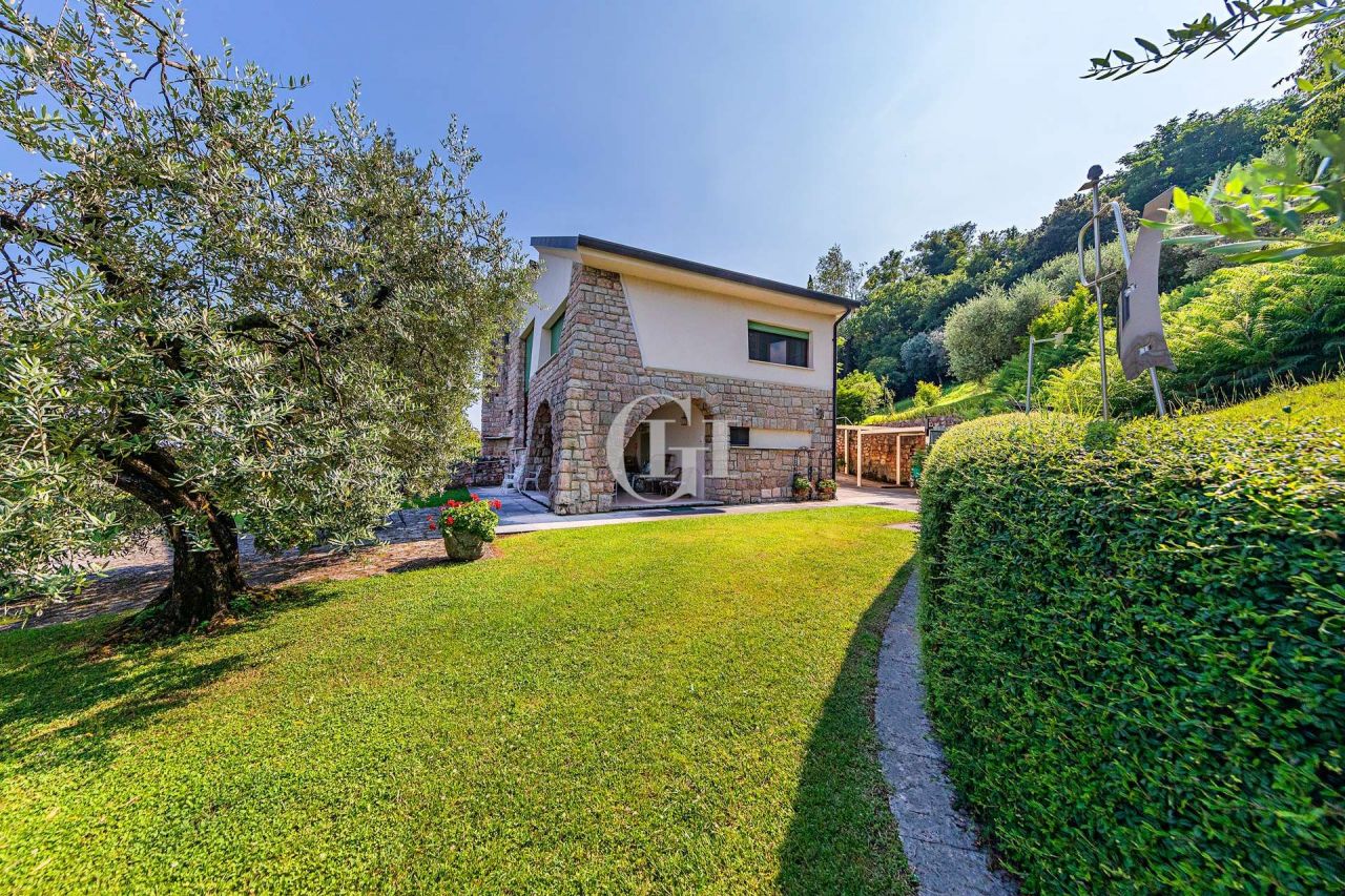 Вилла у озера Гарда, Италия, 250 м² - фото 17