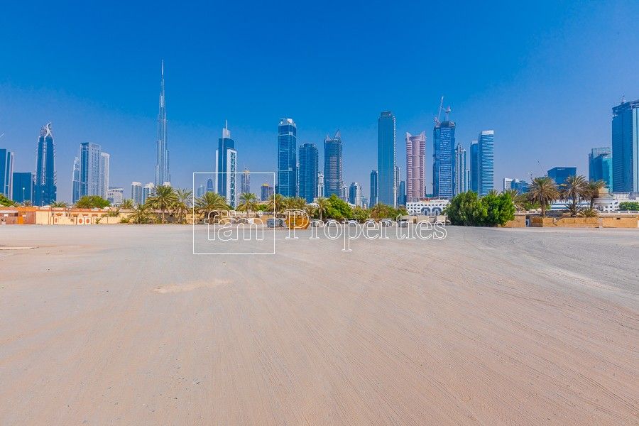 Земля в Дубае, ОАЭ, 930 м2 - фото 1