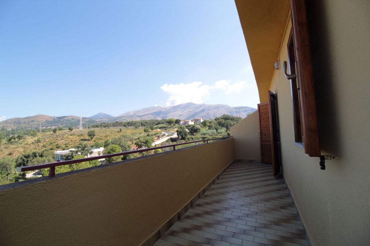 Квартира в Скалее, Италия, 50 м² - фото 1