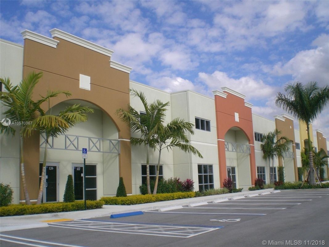 Коммерческая недвижимость в Майами, США - фото 1