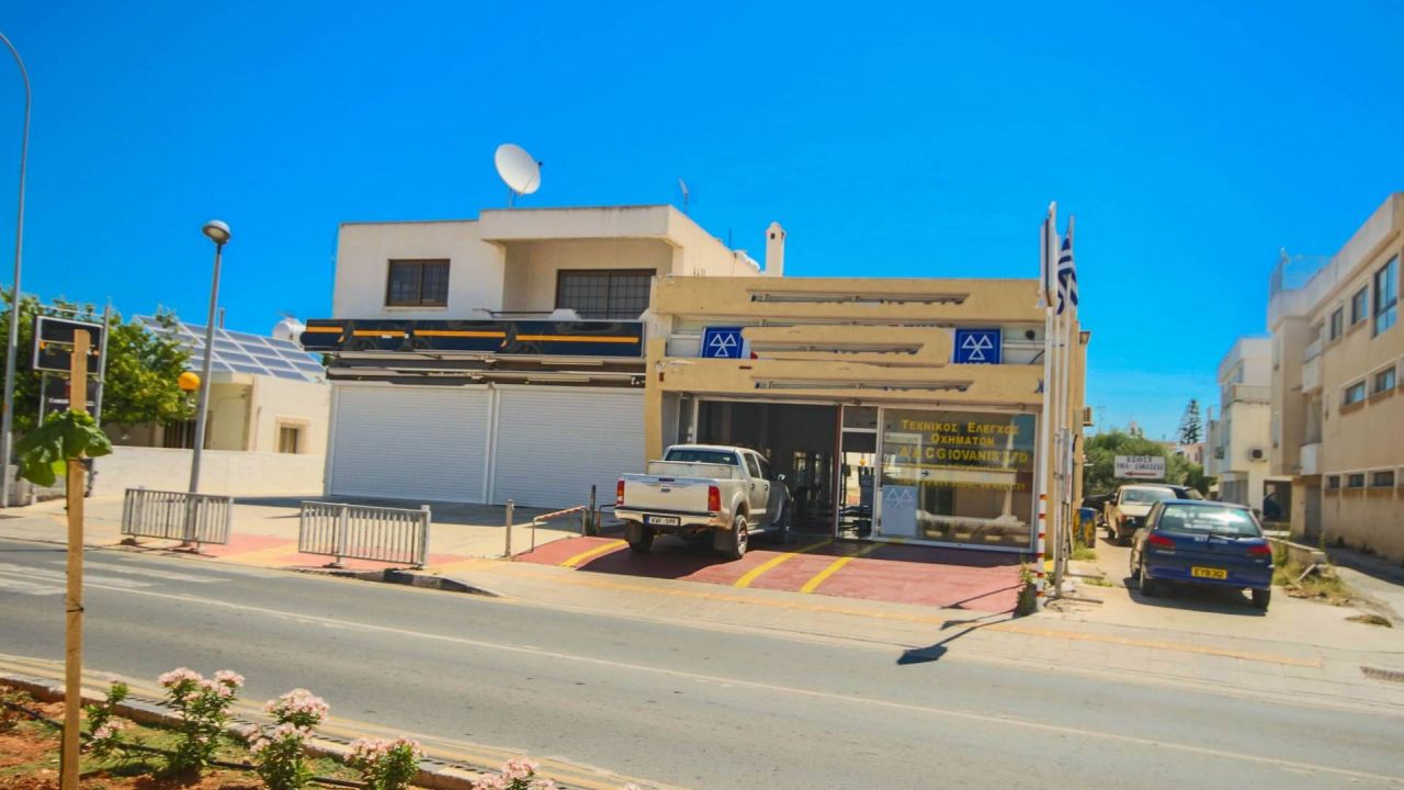 Коммерческая недвижимость в Паралимни, Кипр, 230 м2 - фото 1