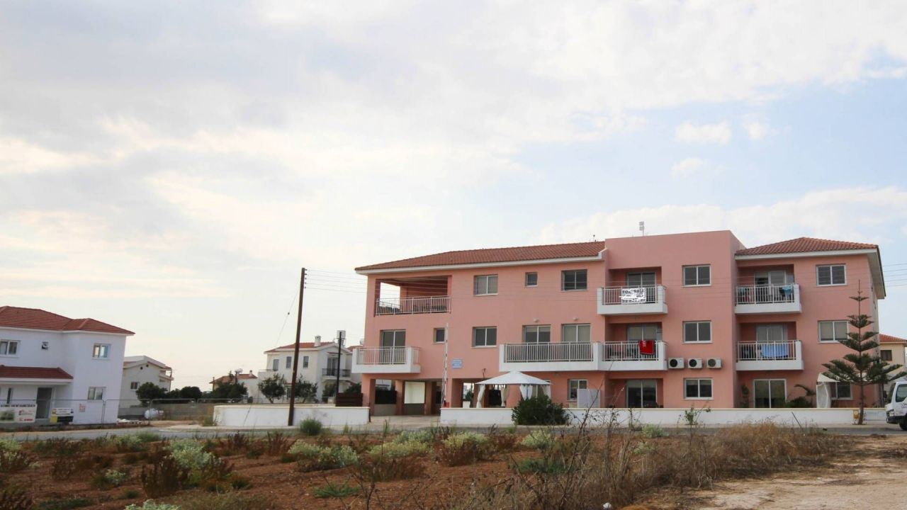 Коммерческая недвижимость в Паралимни, Кипр - фото 1