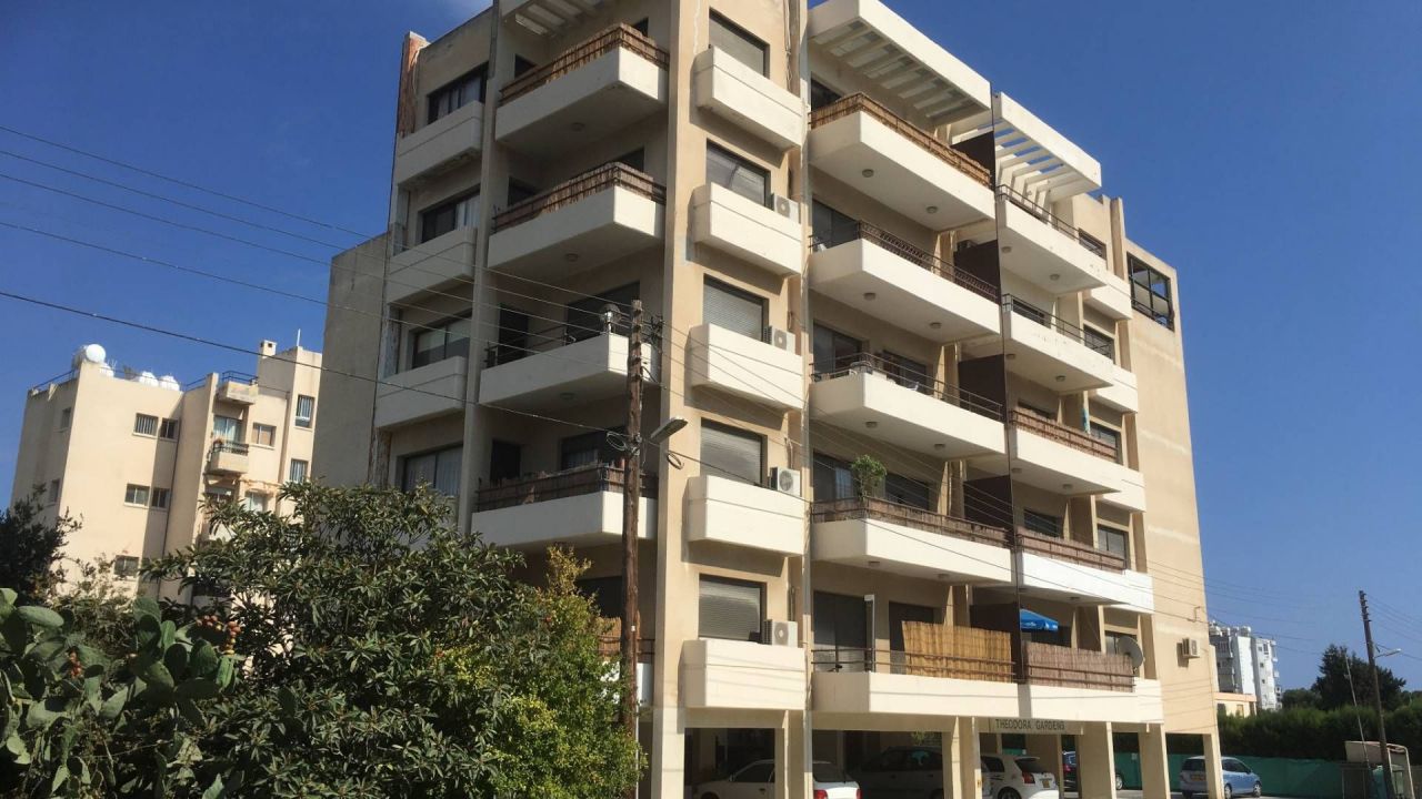 Коммерческая недвижимость в Лимасоле, Кипр, 1 900 м2 - фото 1