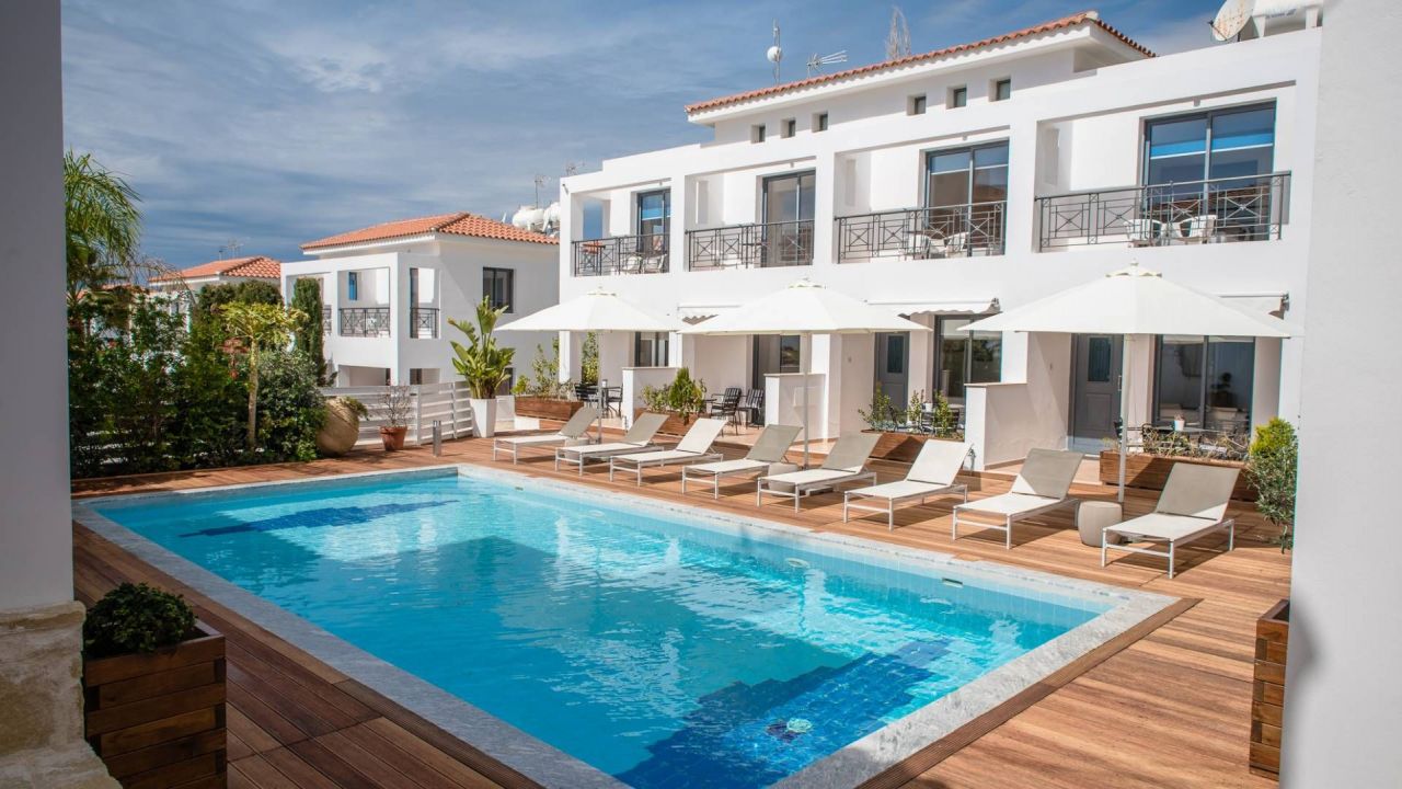 Коммерческая недвижимость в Пафосе, Кипр, 1 381 м2 - фото 1