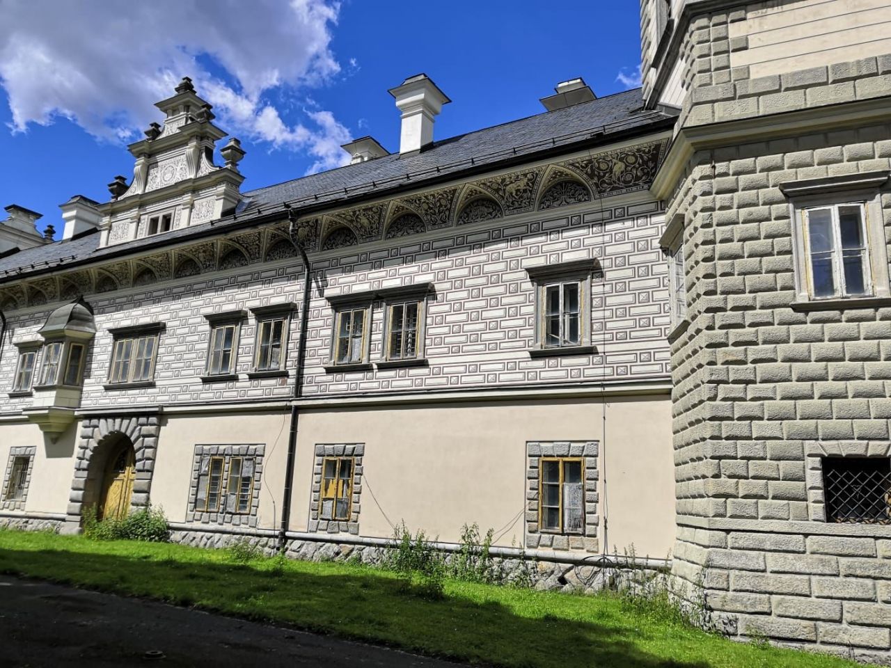 Коммерческая недвижимость в Карловы Вары, Чехия, 3 450 м2 - фото 1