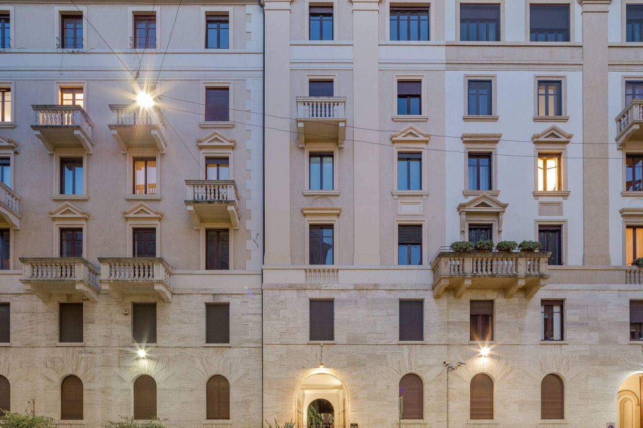 Апартаменты в Милане, Италия, 428 м2 - фото 1
