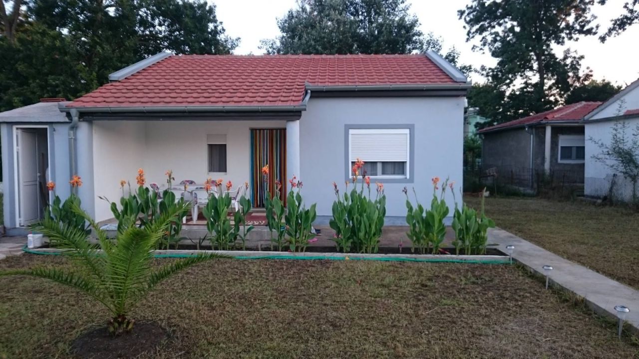 Дом в Улцине, Черногория, 80 м2 - фото 1