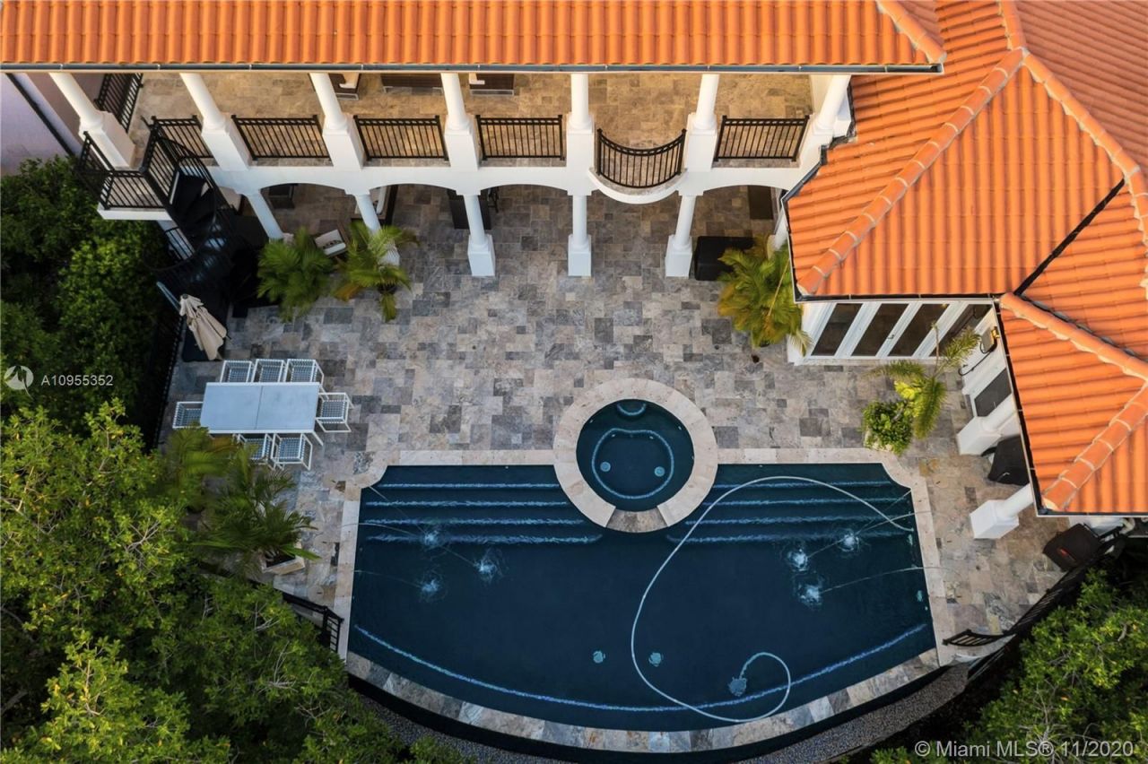 Особняк в Майами, США, 600 м² - фото 2