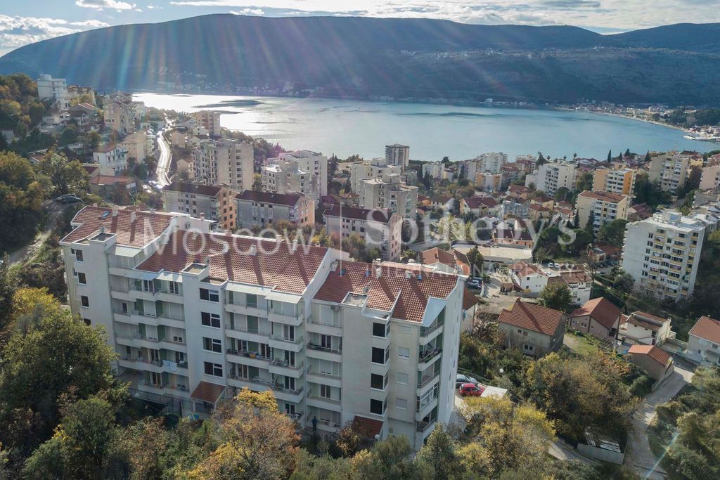 Апартаменты в Херцег-Нови, Черногория, 44 м2 - фото 1