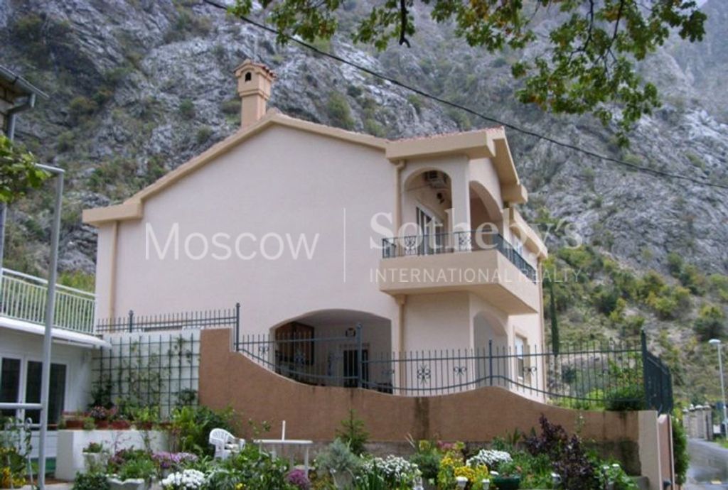 Дом в Ораховаце, Черногория, 180 м2 - фото 1