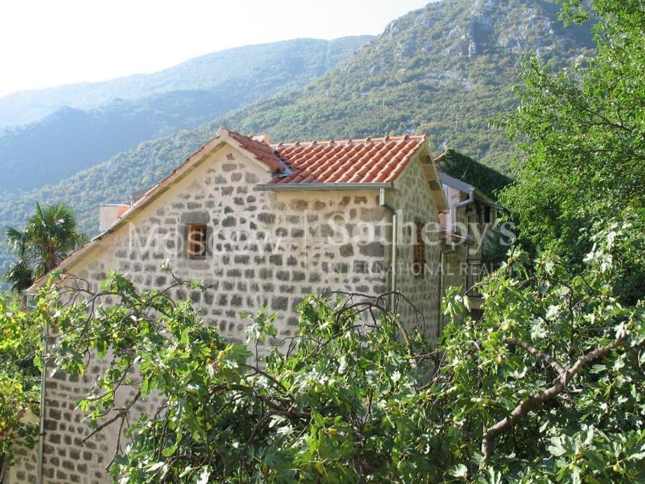 Дом в Доброте, Черногория, 360 м2 - фото 1
