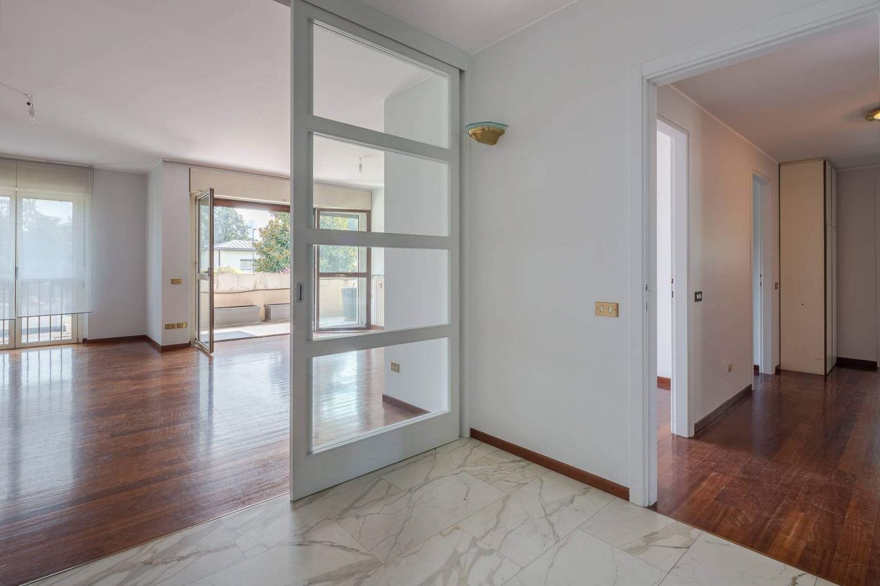 Апартаменты в Милане, Италия, 193 м2 - фото 1
