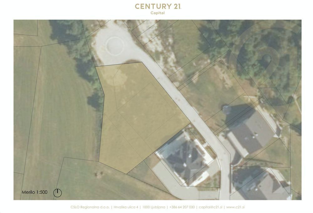 Земля в Логатеце, Словения, 1 484 м² - фото 1