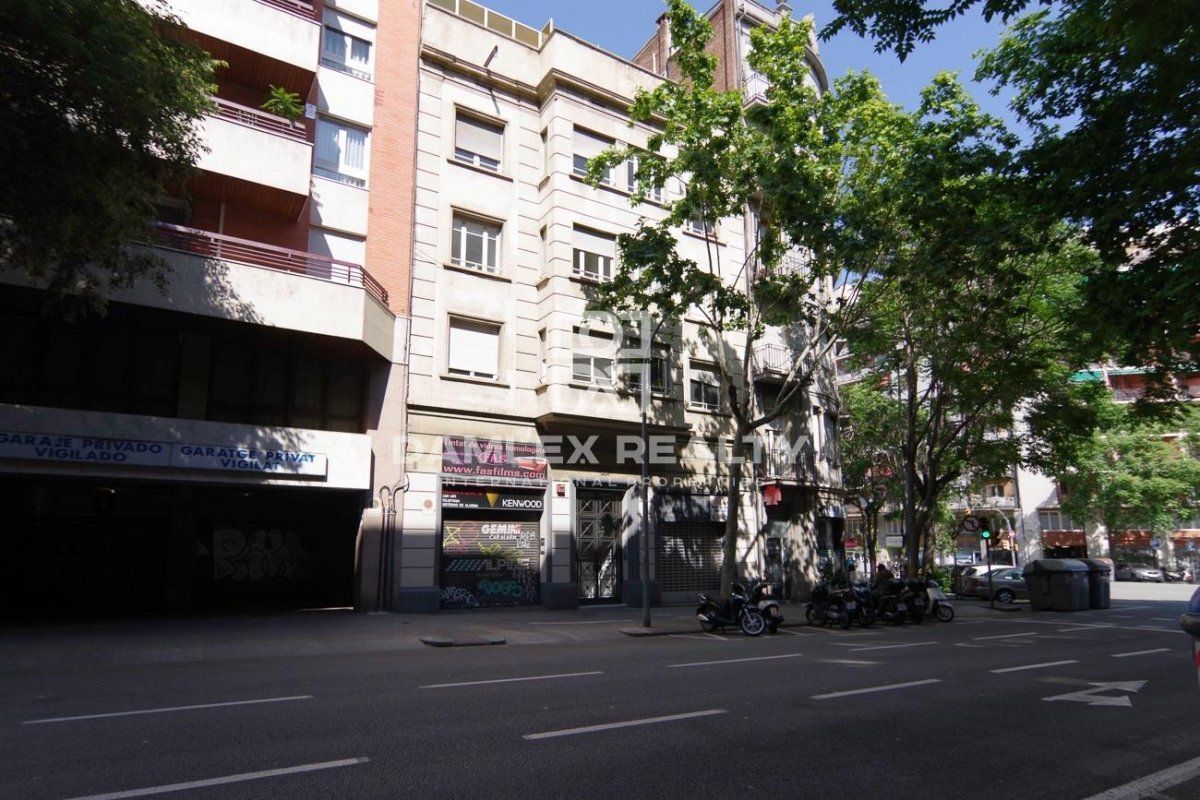 Коммерческая недвижимость в Барселоне, Испания, 1 126 м2 - фото 1