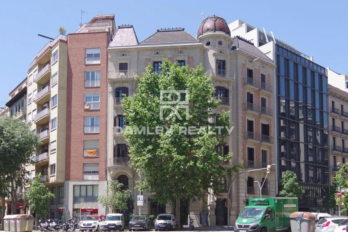 Доходный дом в Барселоне, Испания, 2 212 м2 - фото 1