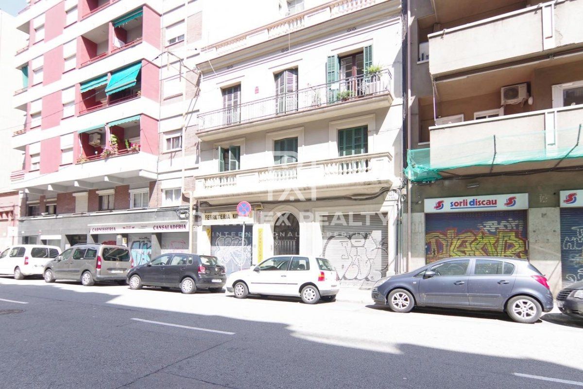 Коммерческая недвижимость в Барселоне, Испания, 898 м2 - фото 1
