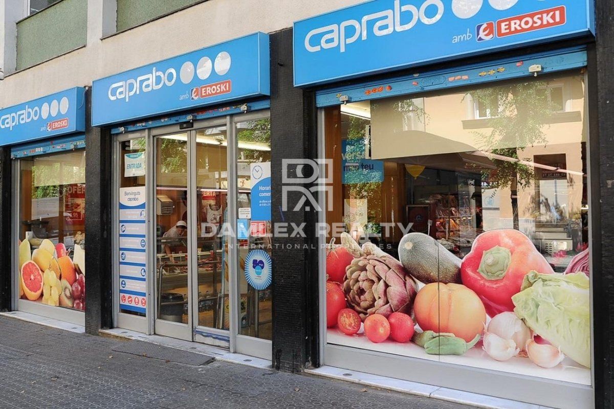 Магазин в Барселоне, Испания, 989 м2 - фото 1