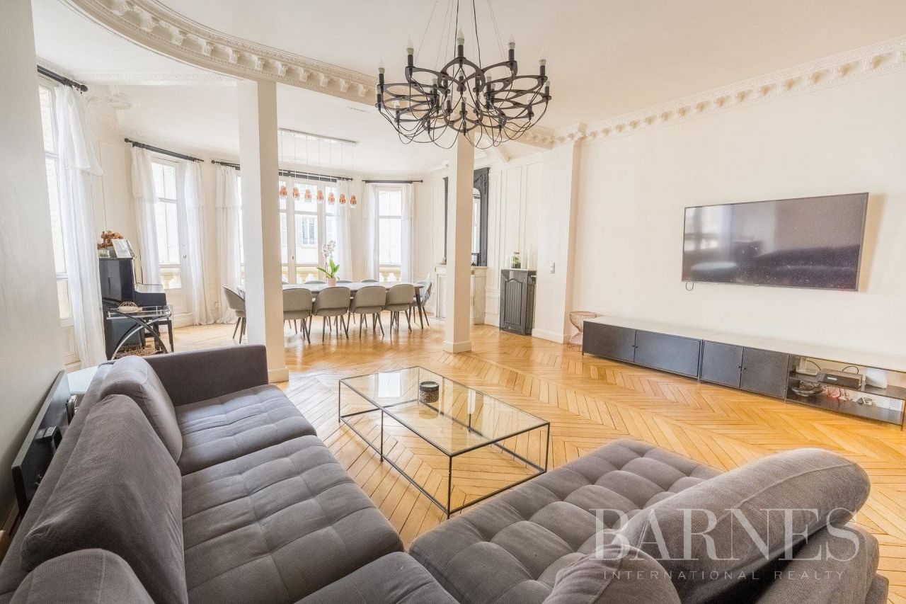 Квартира в Нёйи-сюр-Сене, Франция, 119.55 м² - фото 1