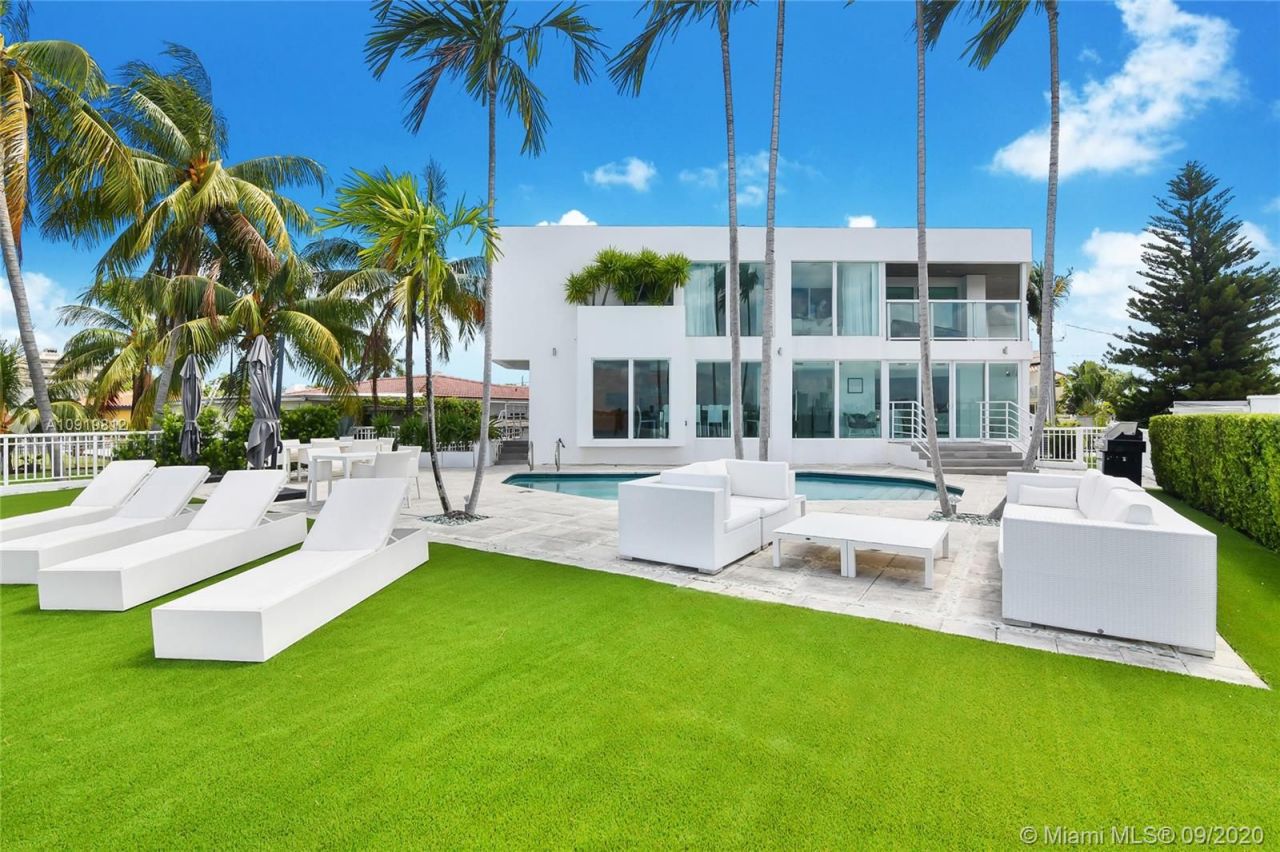 Дом в Майами, США, 390 м² - фото 1