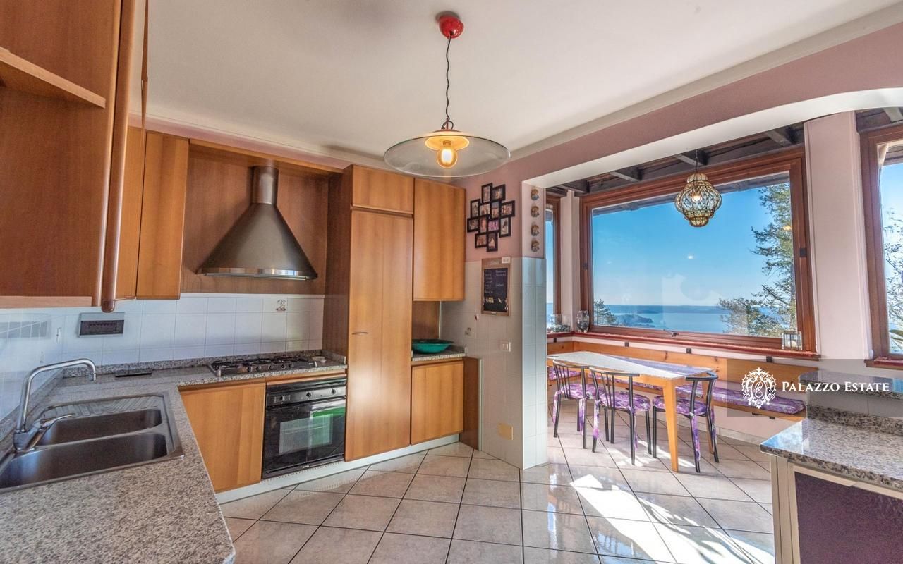 Вилла у озера Маджоре, Италия, 270 м² - фото 6