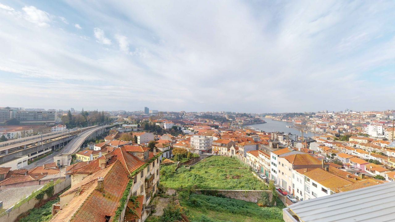 Апартаменты в Вила-Нова-ди-Гая, Португалия, 179 м2 - фото 1