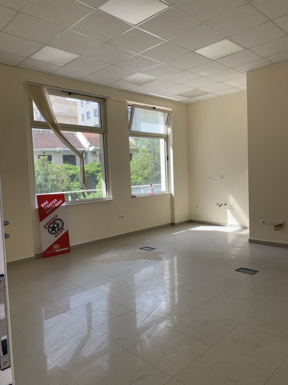 Магазин в Будве, Черногория, 33 м² - фото 1