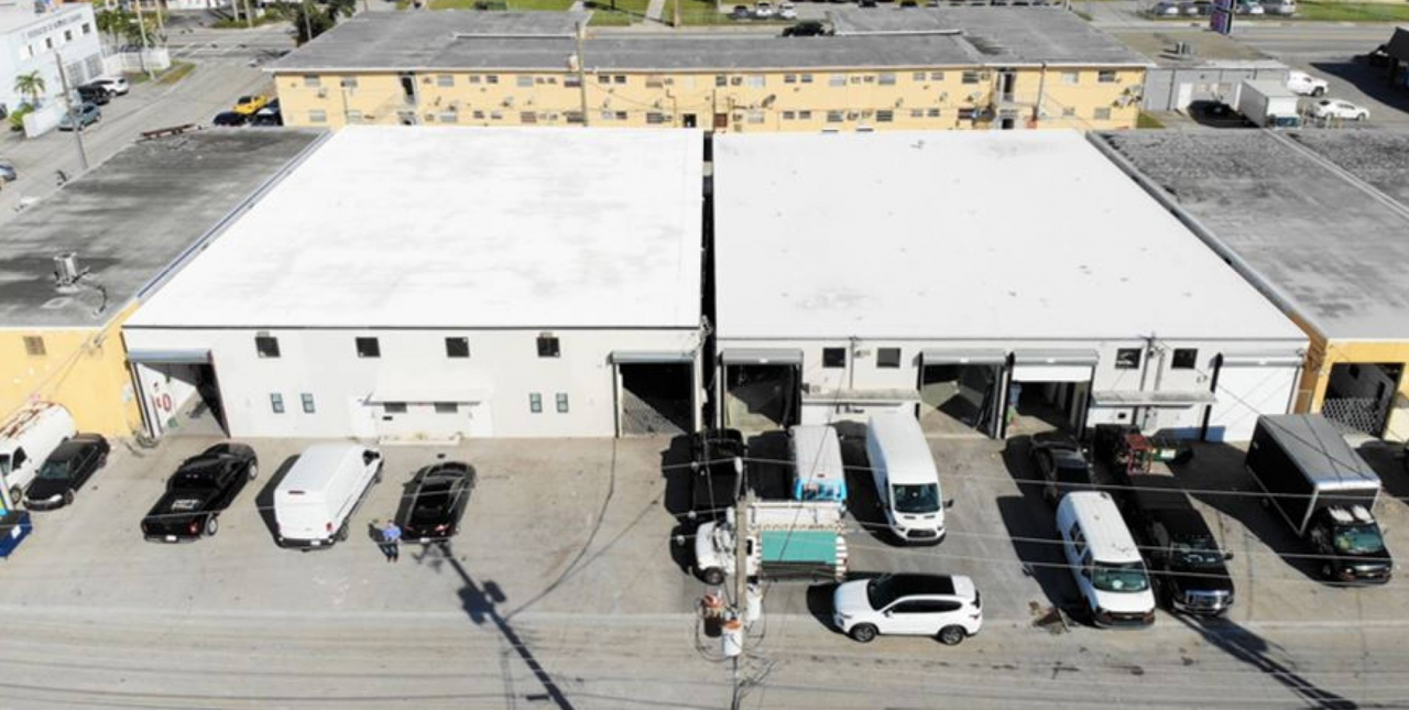 Коммерческая недвижимость в Майами, США, 1 500 м² - фото 2