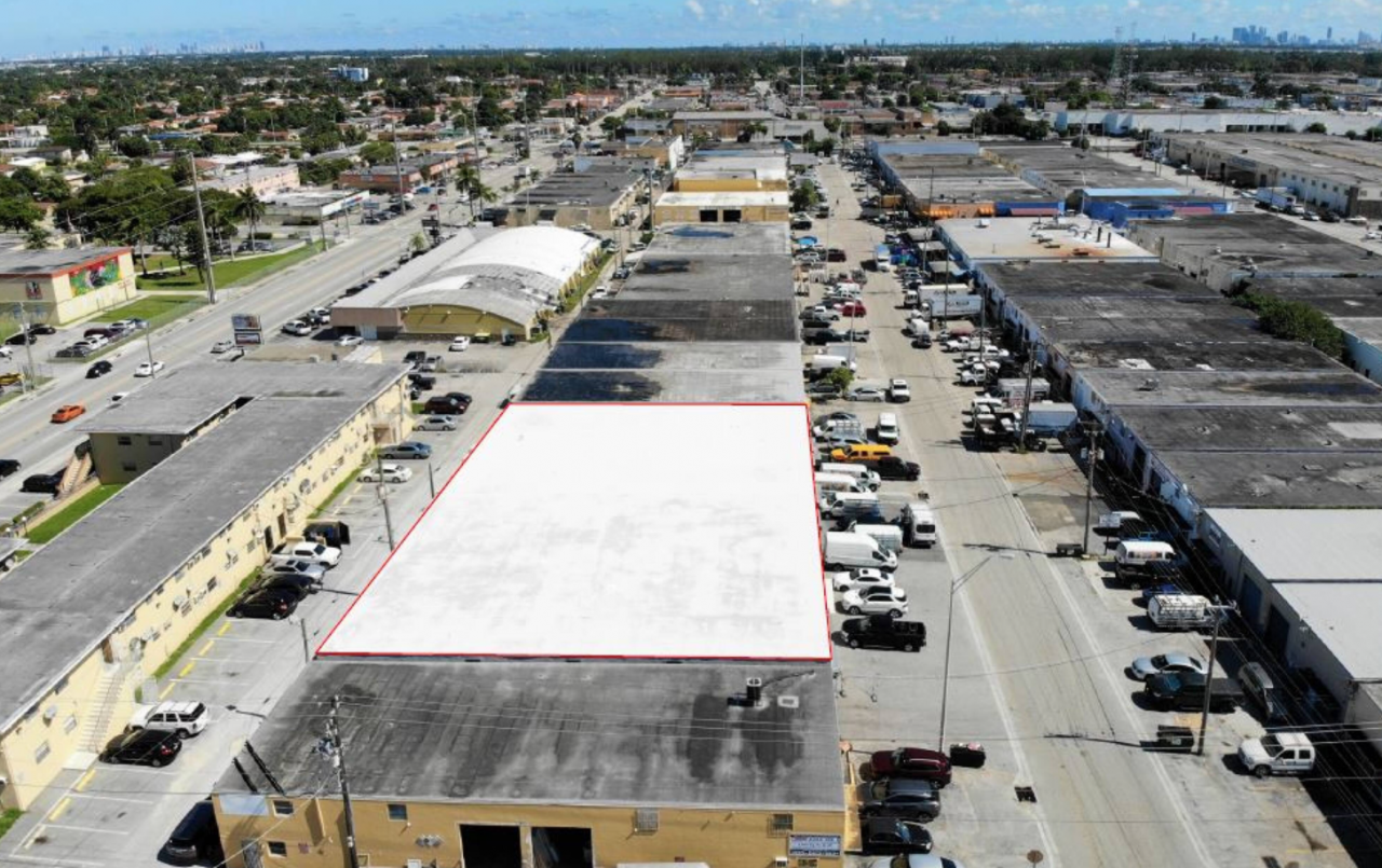 Коммерческая недвижимость в Майами, США, 1 500 м² - фото 4