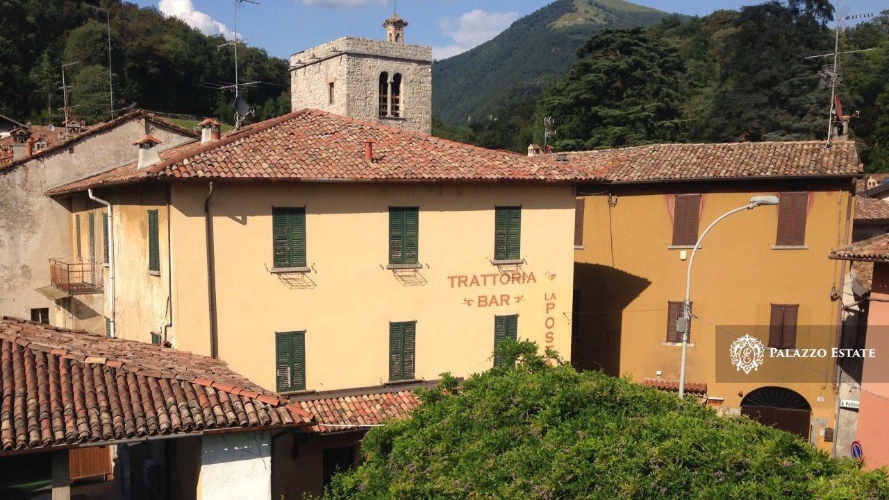 Отель, гостиница в Эрбе, Италия, 920 м² - фото 2