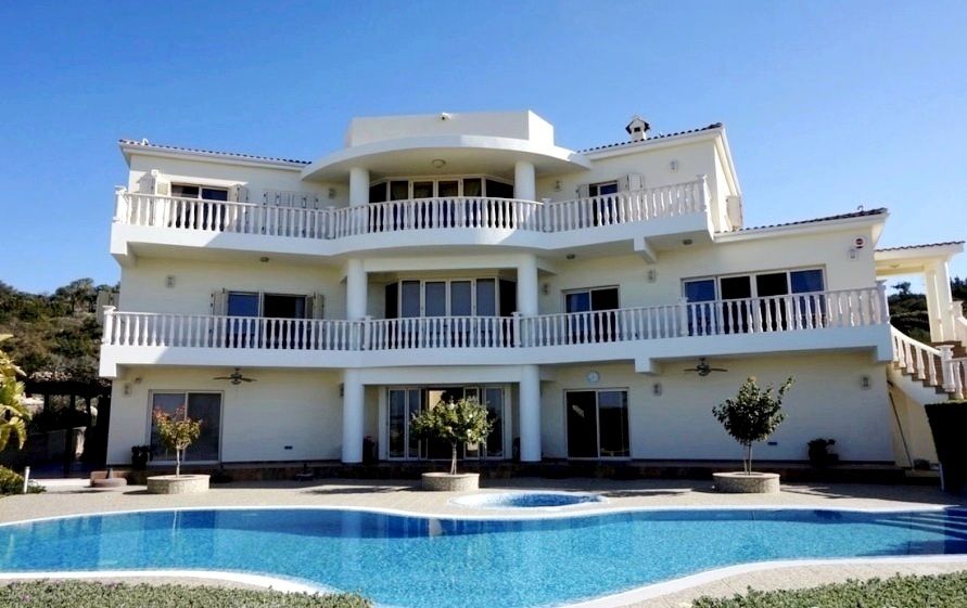 Особняк в Пафосе, Кипр, 550 м² - фото 1