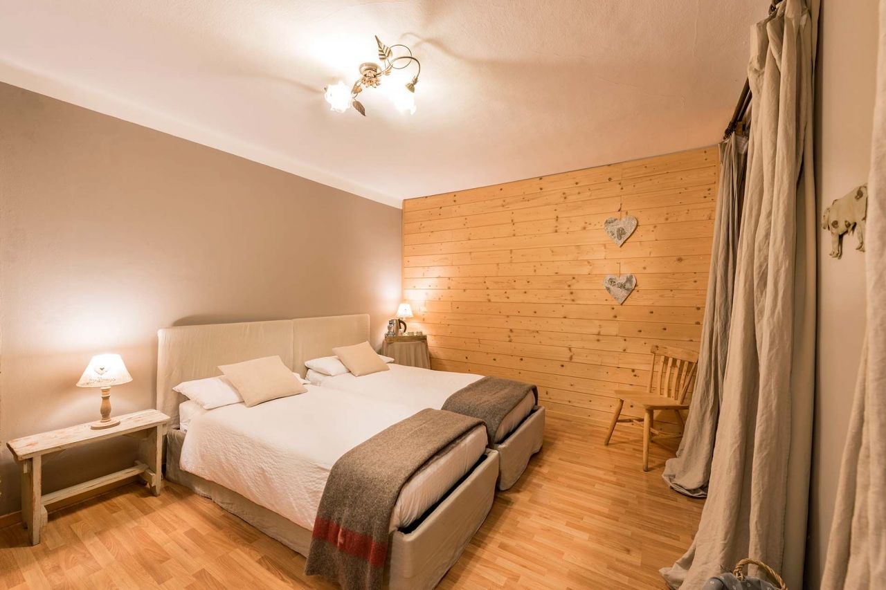 Отель, гостиница в Тичино, Швейцария, 1 200 м² - фото 1