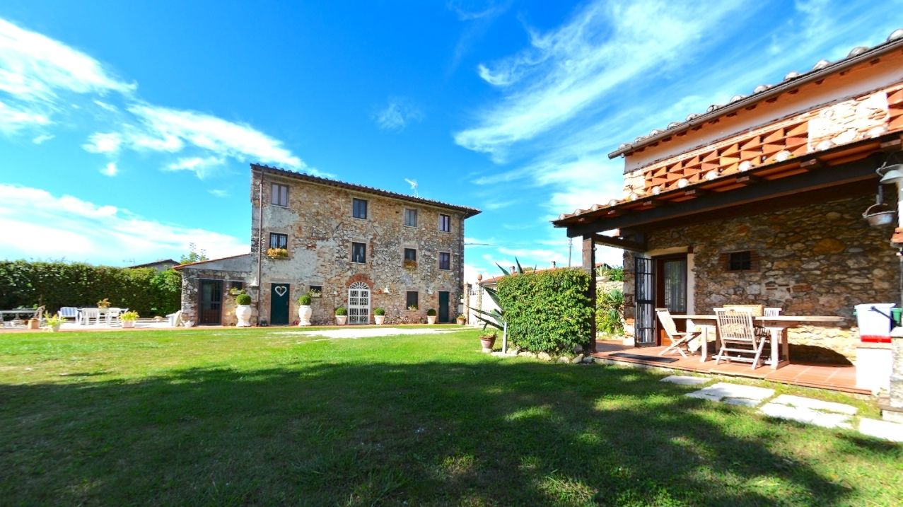 Отель, гостиница в Камайоре, Италия, 200 м² - фото 2