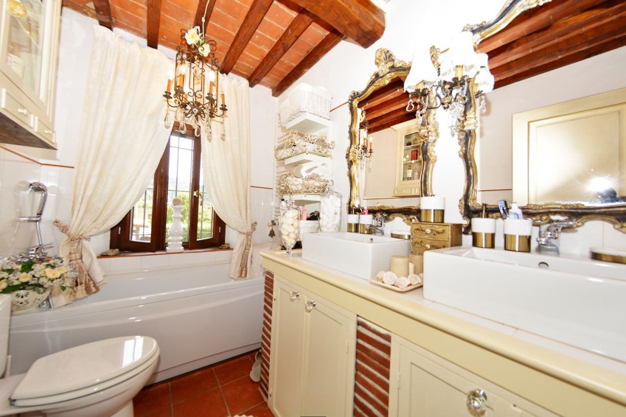 Отель, гостиница в Камайоре, Италия, 200 м² - фото 11