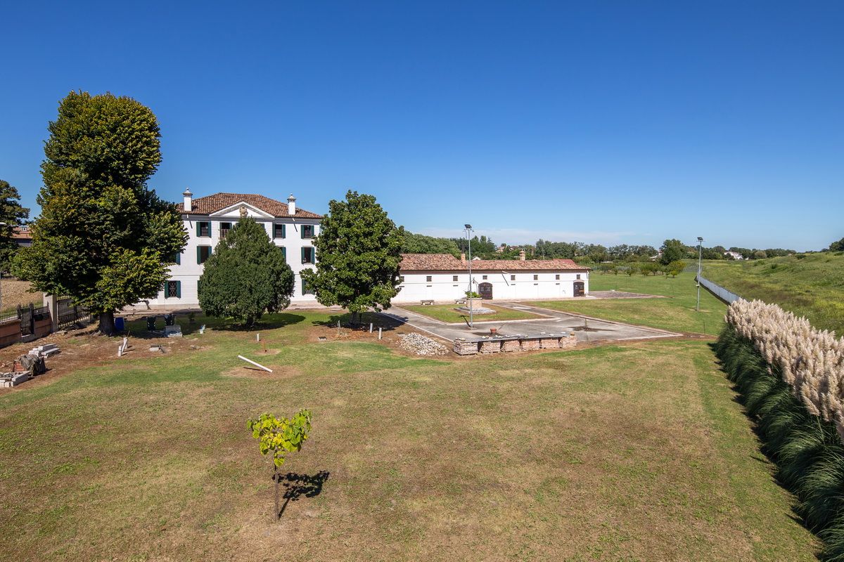 Вилла в Феррара, Италия, 825 м² - фото 6