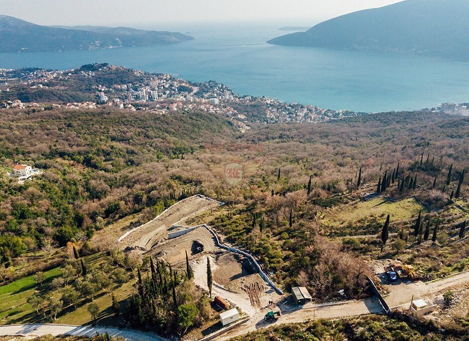 Земля в Херцег-Нови, Черногория, 5 788 м2 - фото 1
