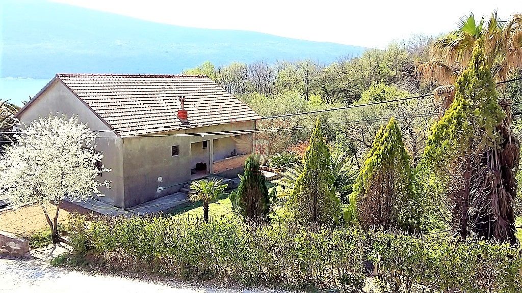 Дом в Херцег-Нови, Черногория, 110 м2 - фото 1