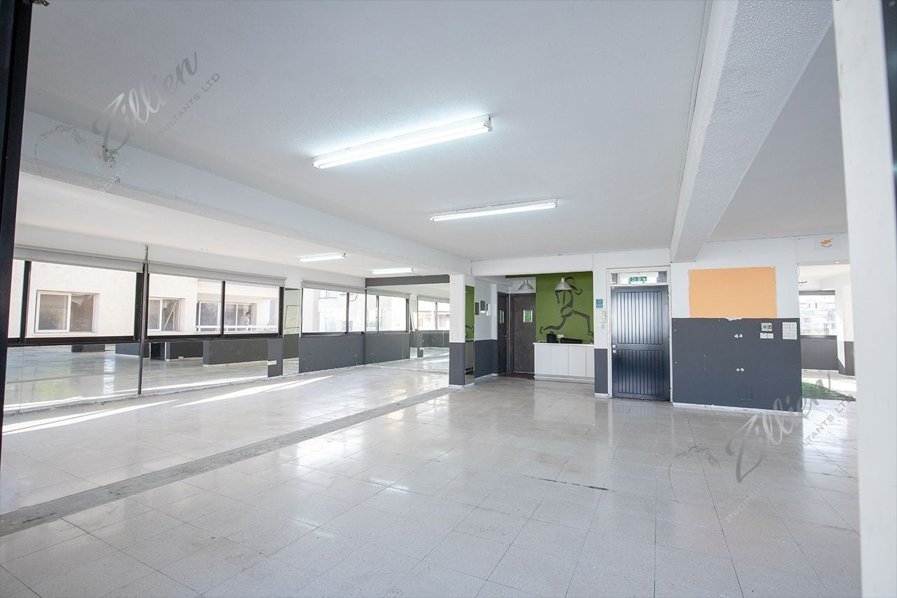 Офис в Лимасоле, Кипр, 238 м2 - фото 1