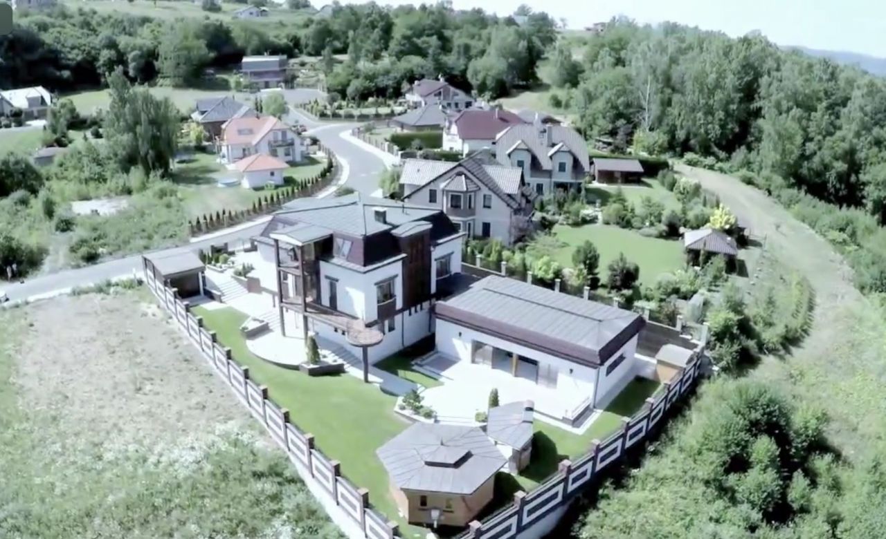 Вилла в Карловых Варах, Чехия, 525 м² - фото 1