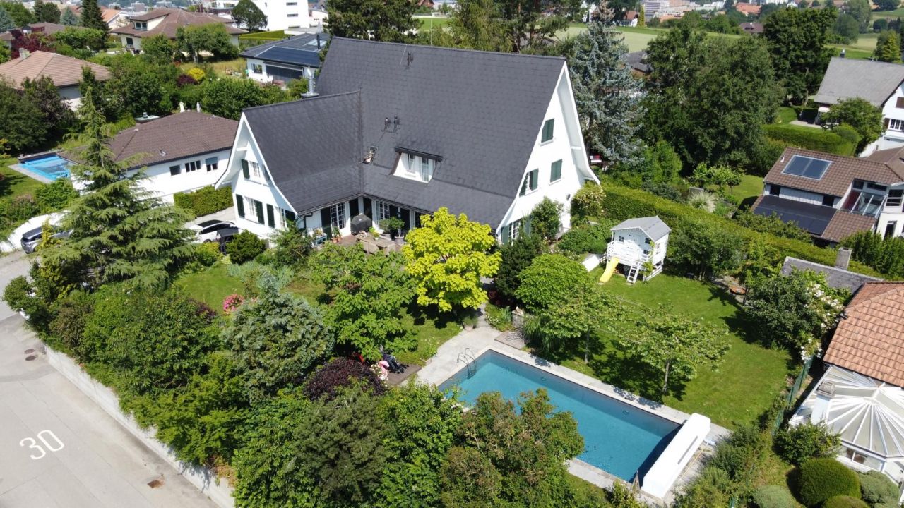 Дом в Фрибуре, Швейцария, 400 м2 - фото 1