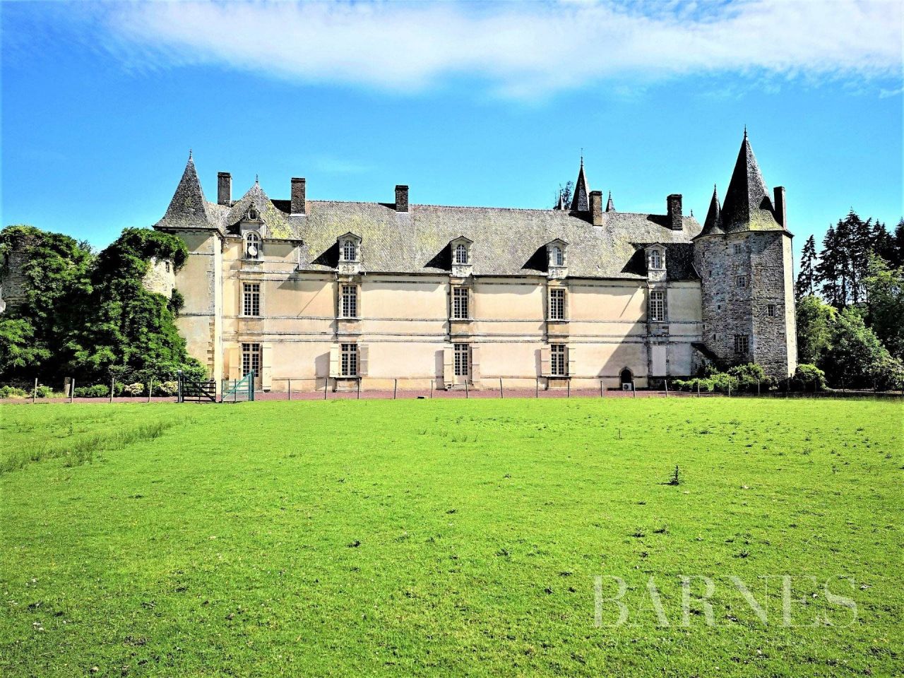 Дом Rennes, Франция, 1 500 м² - фото 1