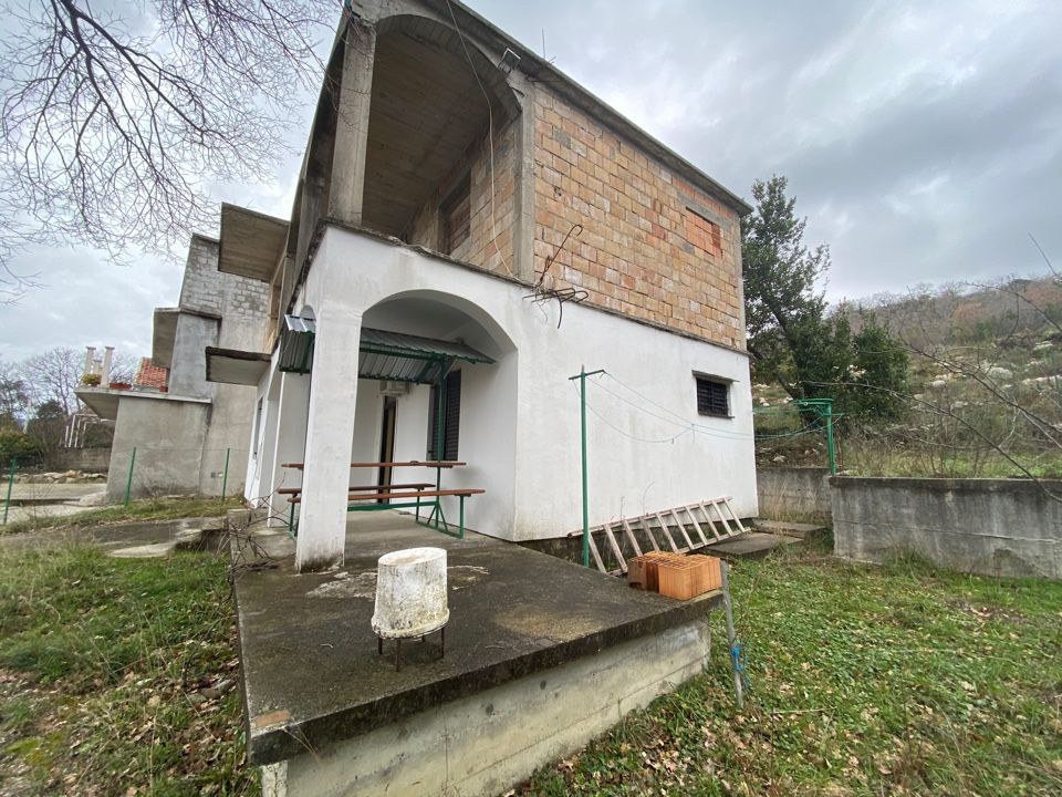 Дом в Херцег-Нови, Черногория, 140 м2 - фото 1