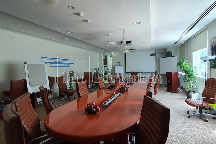 Офис Business Bay, ОАЭ, 1 536 м2 - фото 1