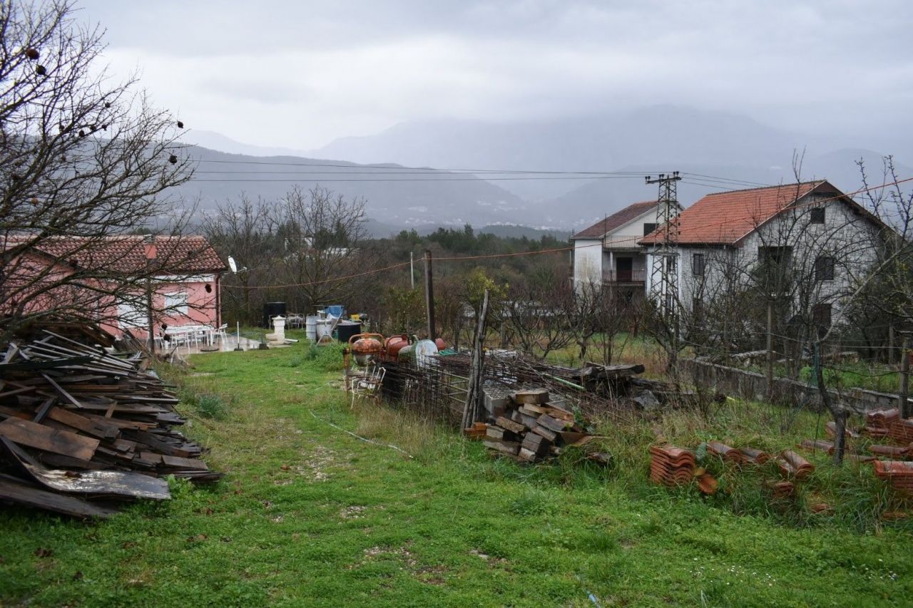 Земля в Тивате, Черногория, 1 800 м2 - фото 1