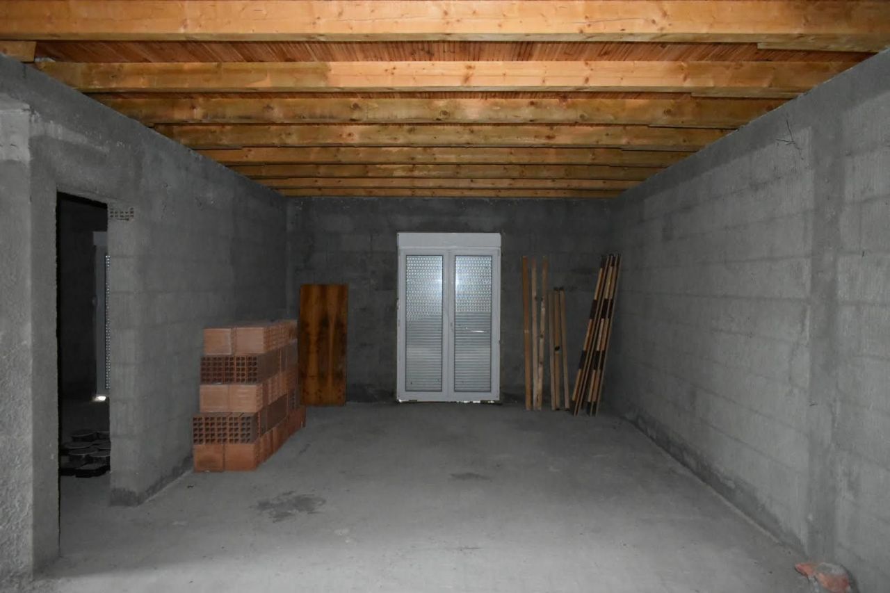 Земля в Тивате, Черногория, 1 800 м² - фото 12