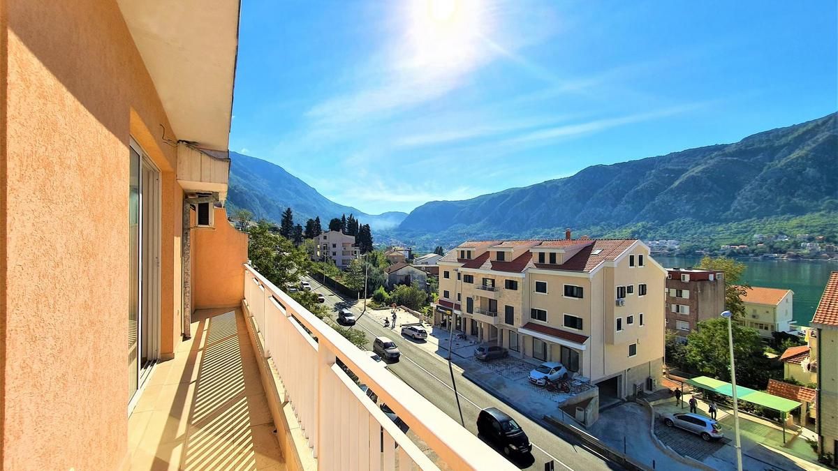 Квартира в Доброте, Черногория, 108 м2 - фото 1