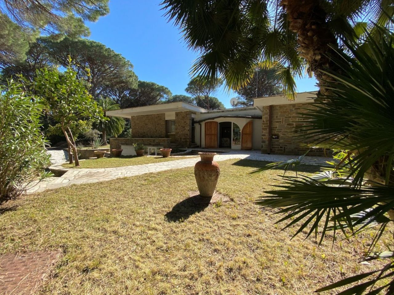 Вилла в Роккамаре, Италия, 350 м² - фото 14