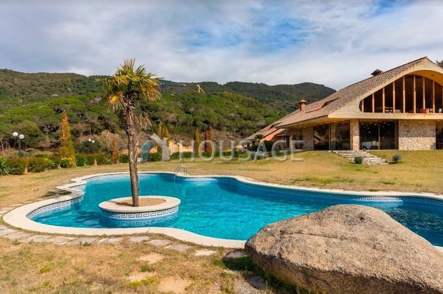 Дом в Сан-Андрес-де-Льеванерас, Испания, 528 м2 - фото 1