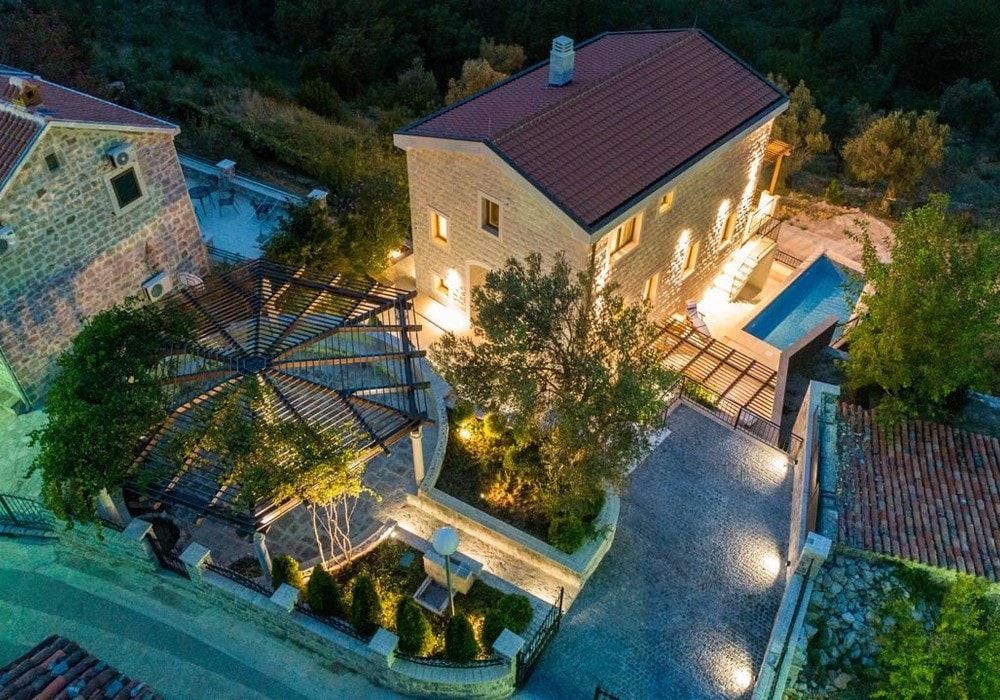 Дом в Режевичах, Черногория, 300 м2 - фото 1